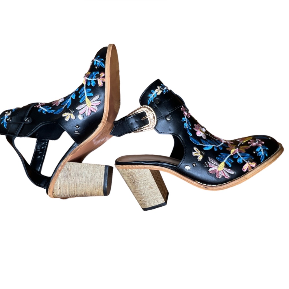 Kaensi Black and Blue Floral Embroidered Block-Heel Clog